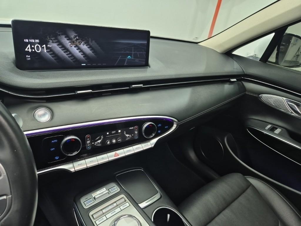 Genesis GV70 - Vista 11