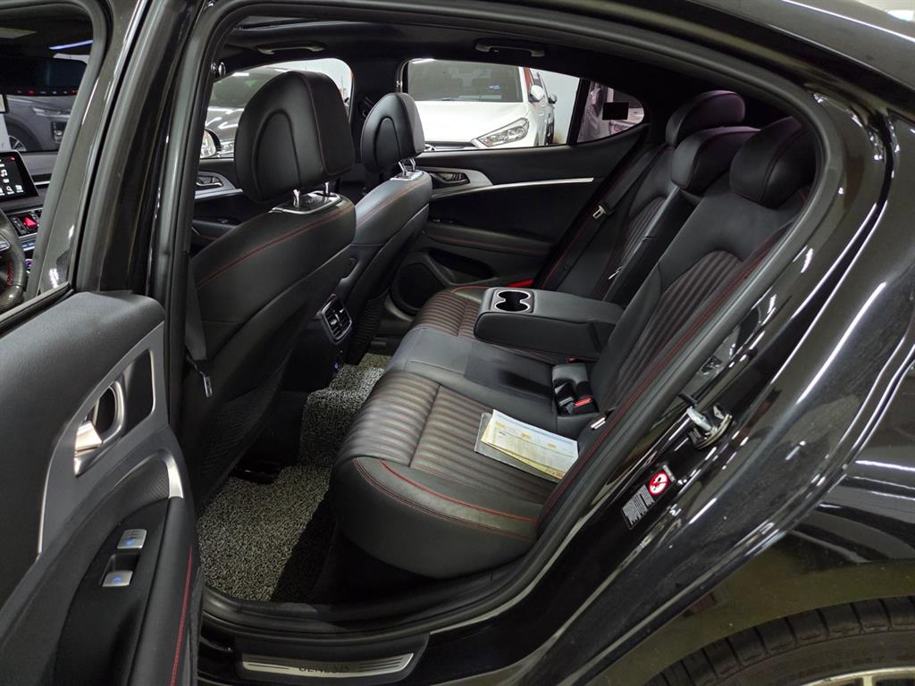 Genesis G70 - Vista 9