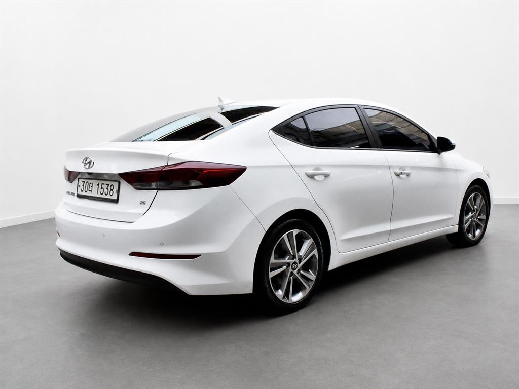 HYUNDAI Avante - Vista 6