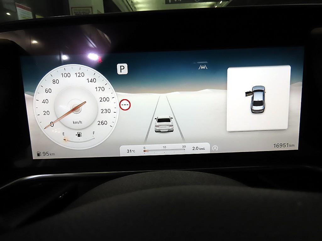 Genesis G90 - Vista 11