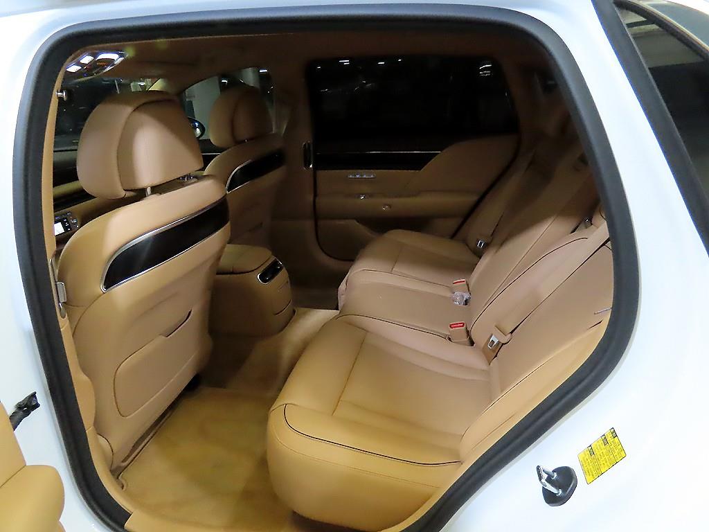 Genesis G90 - Vista 9