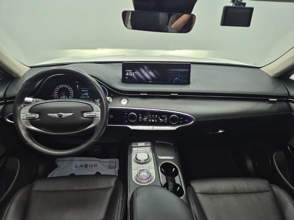 Genesis GV70 - Vista 10