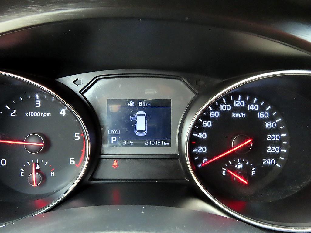 KIA Carnival - Vista 12