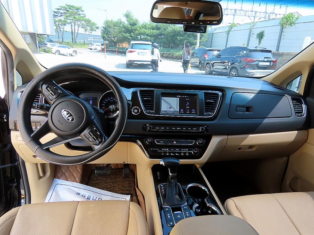 KIA Carnival - Vista 9