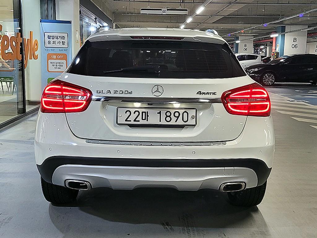 Mercedes Benz GLA Class - Vista 7