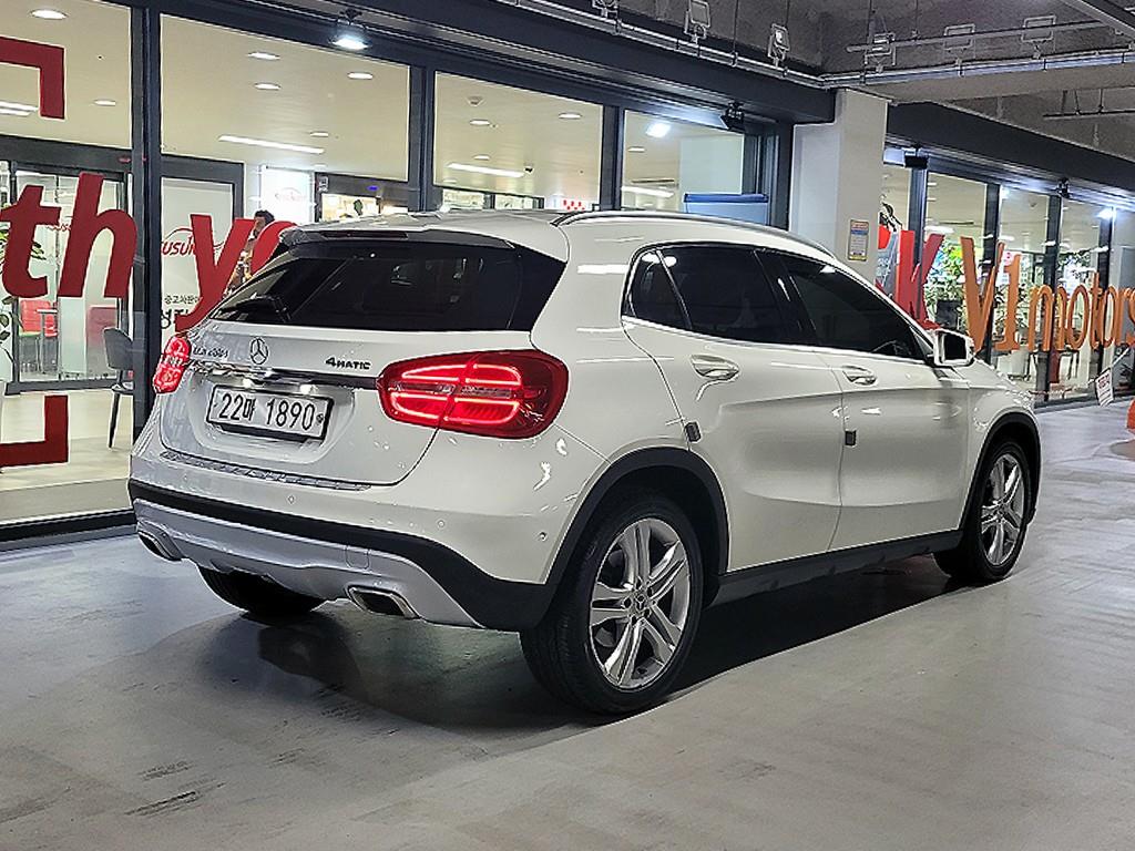 Mercedes Benz GLA Class - Vista 6