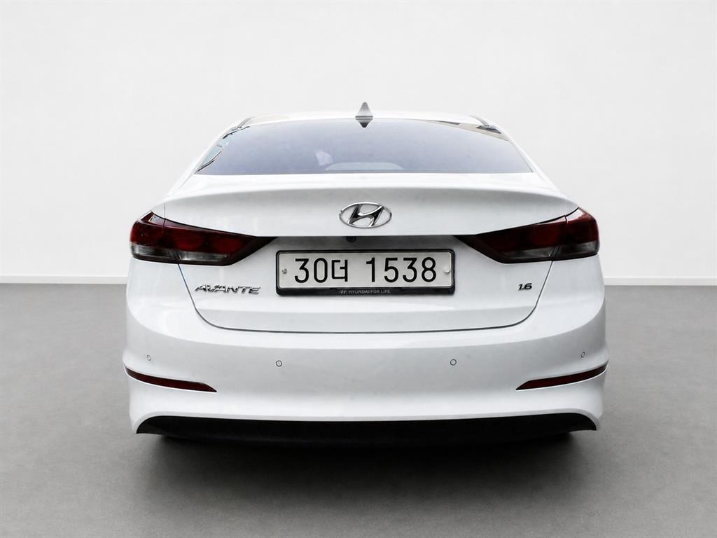 HYUNDAI Avante - Vista 3