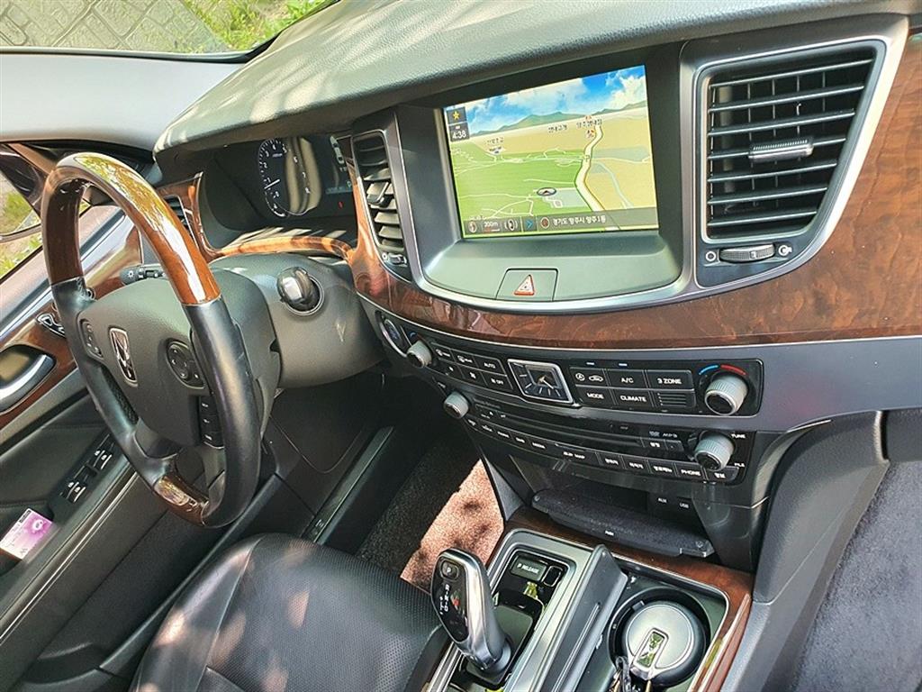 HYUNDAI Equus - Vista 12