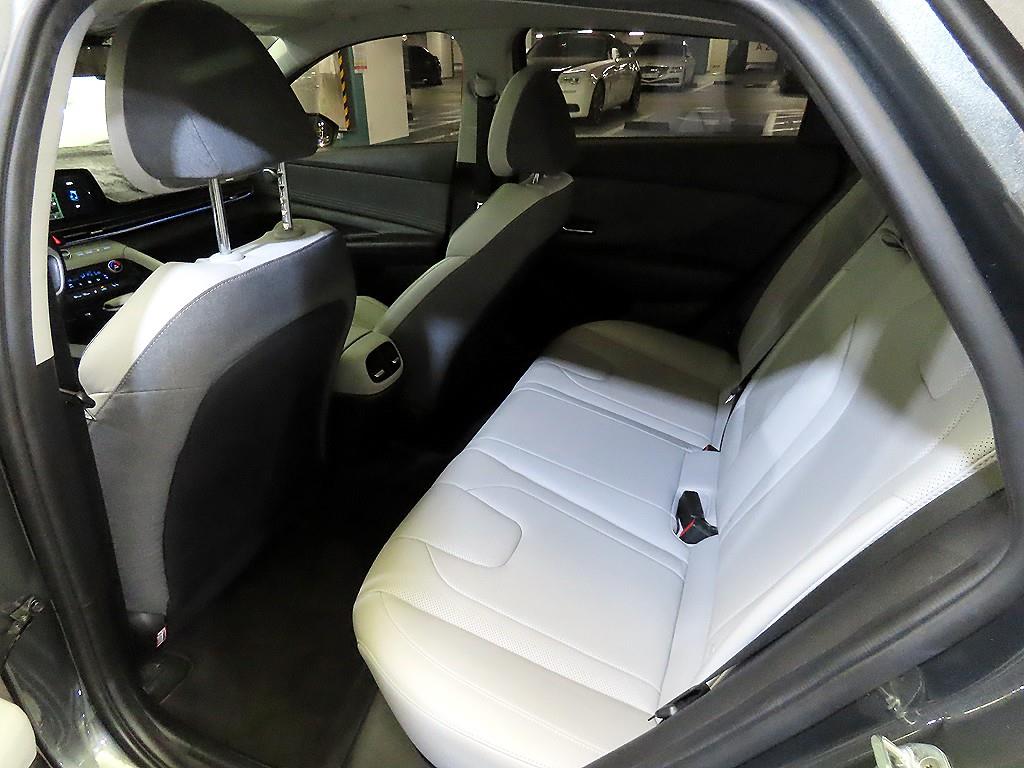 HYUNDAI Avante - Vista 9