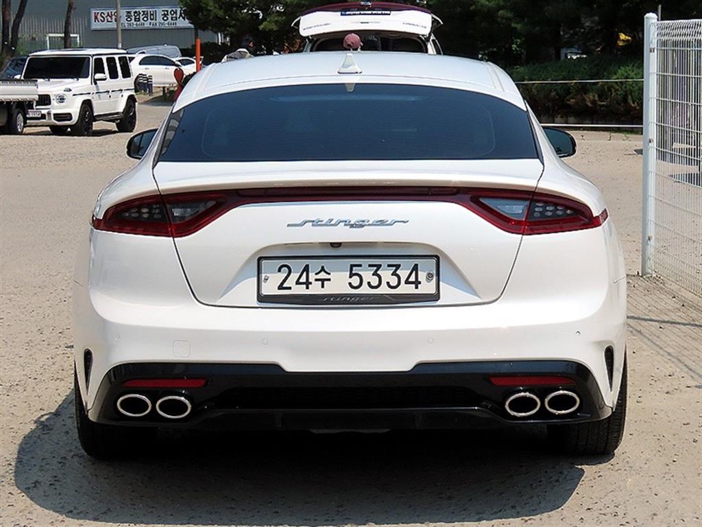 KIA Stinger - Vista 6