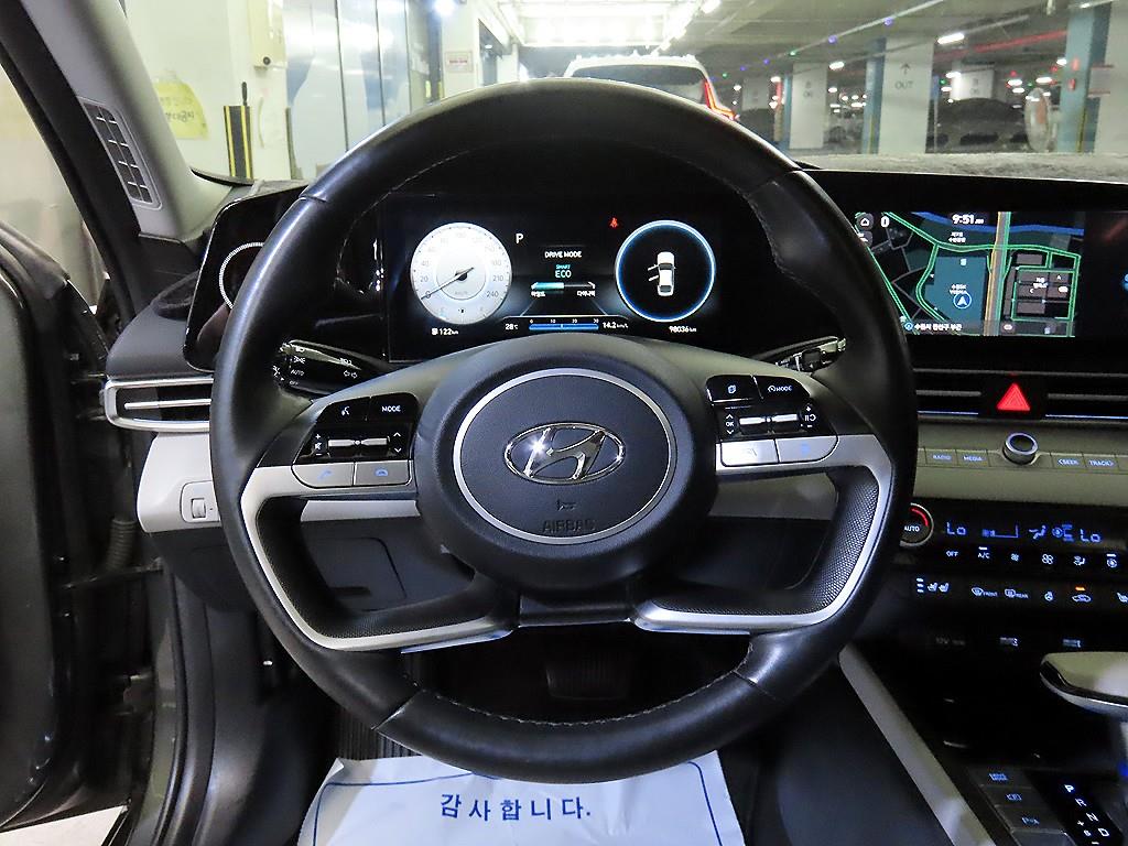 HYUNDAI Avante - Vista 10