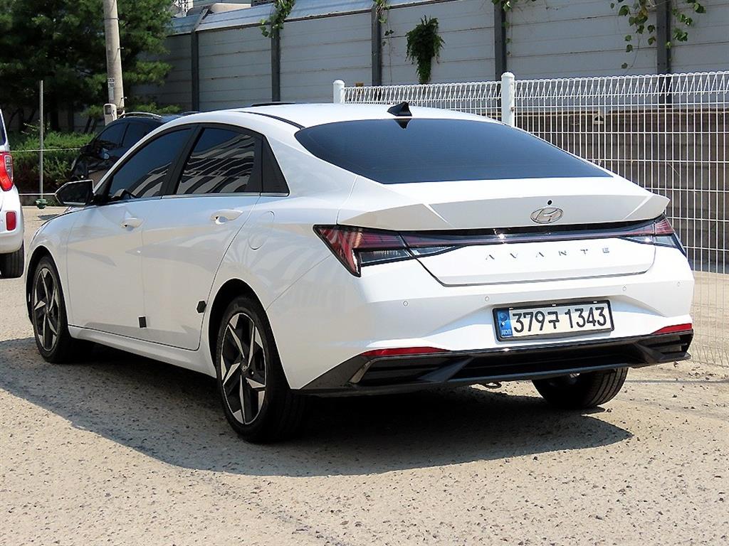 HYUNDAI Avante - Vista 3