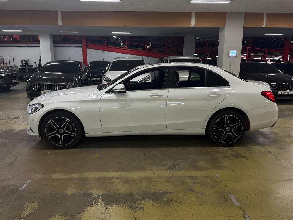 Mercedes Benz C Class - Vista 3