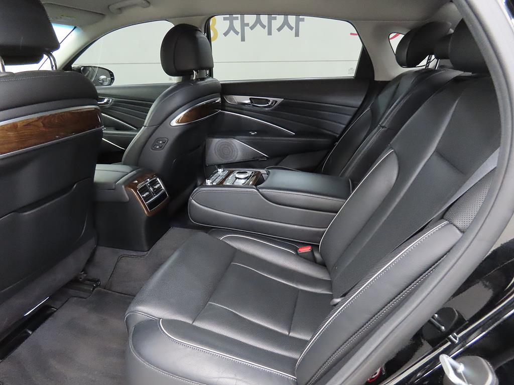 KIA K9 - Vista 8