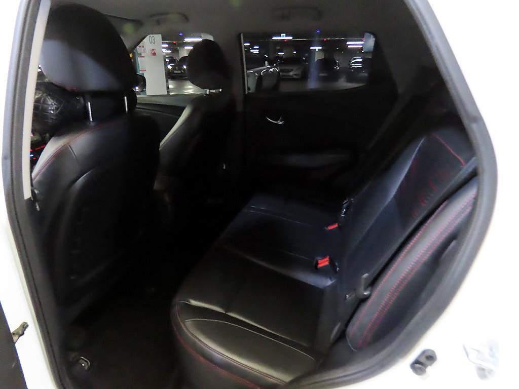 Ssangyong Tivoli - Vista 9