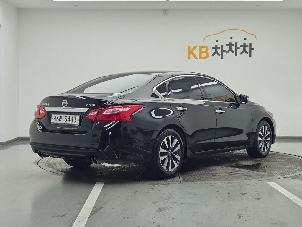 Nissan Altima - Vista 6