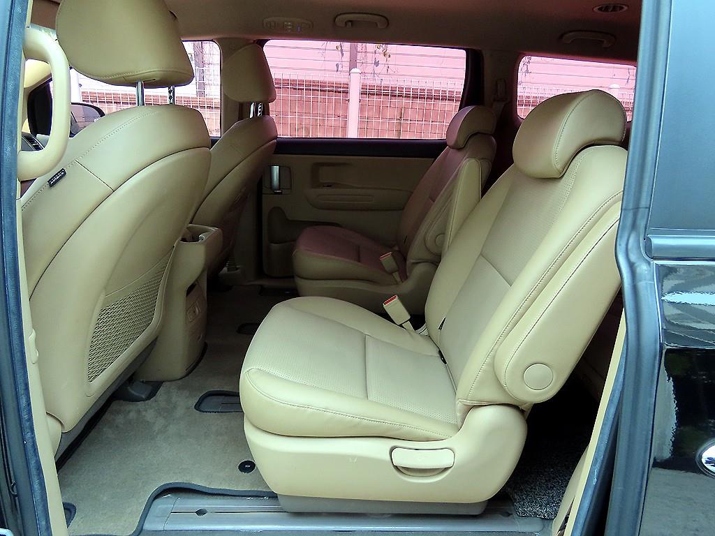 KIA Carnival - Vista 8
