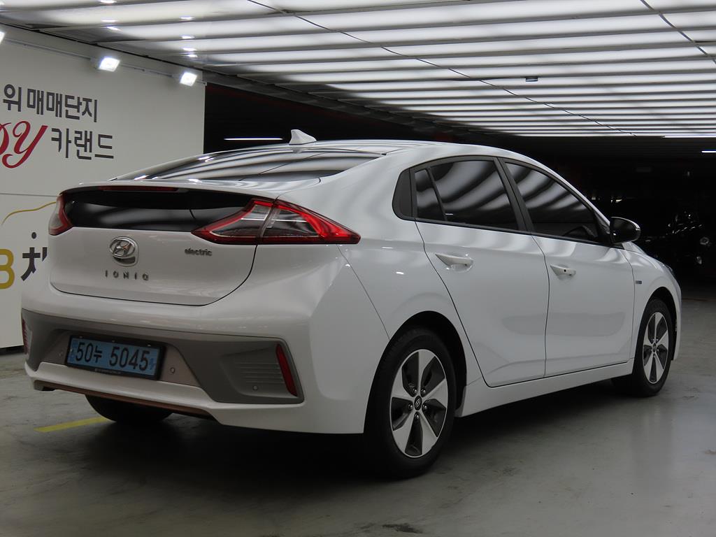 HYUNDAI Ioniq - Vista 6