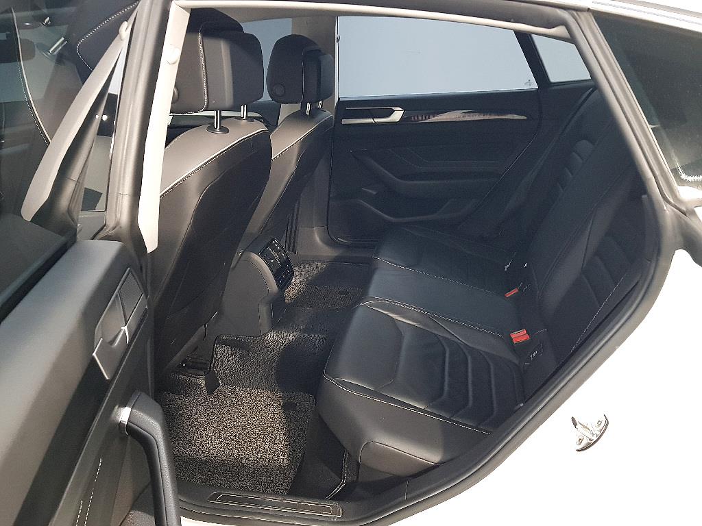 Volkswagen Arteon - Vista 11
