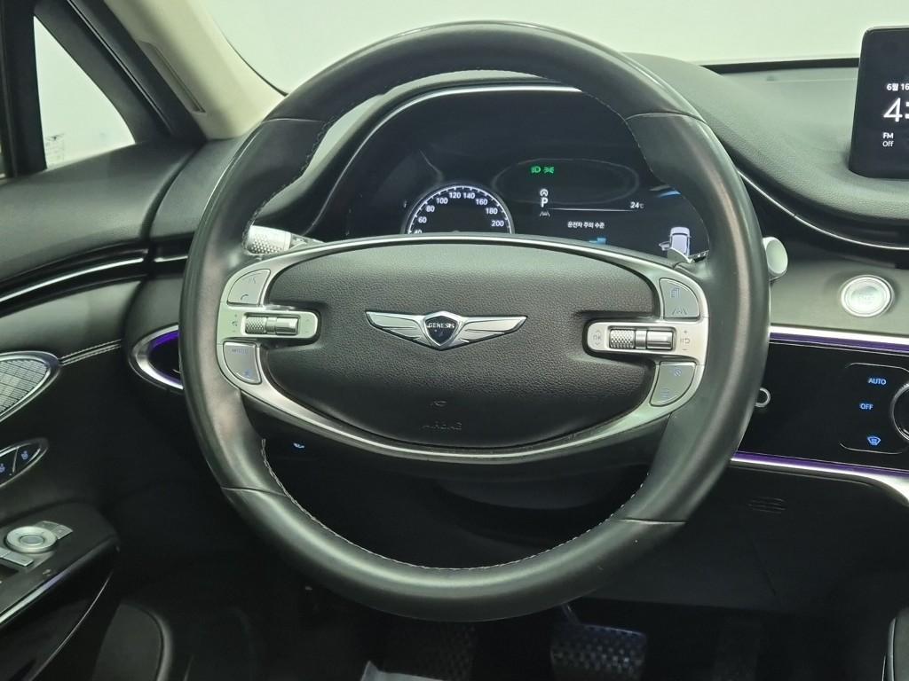 Genesis GV70 - Vista 8