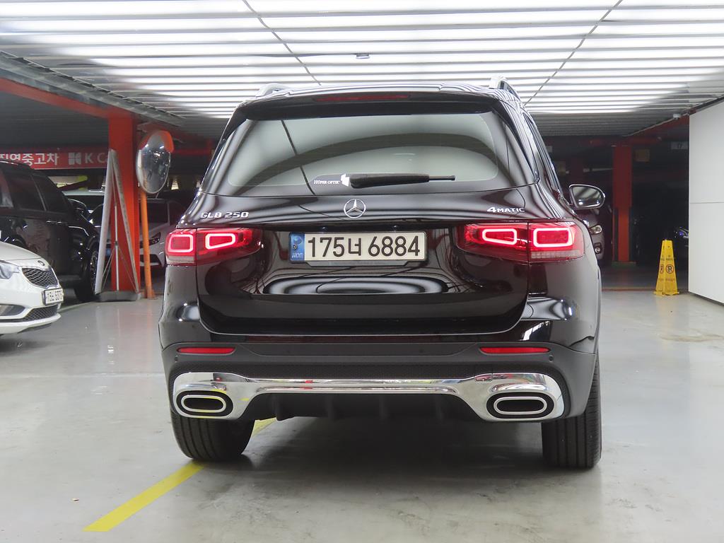 Mercedes Benz GLB Class - Vista 3