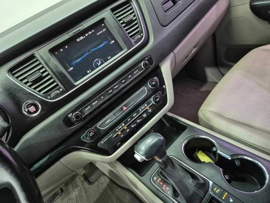 KIA Carnival - Vista 10
