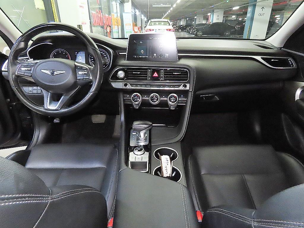 Genesis G70 - Vista 12