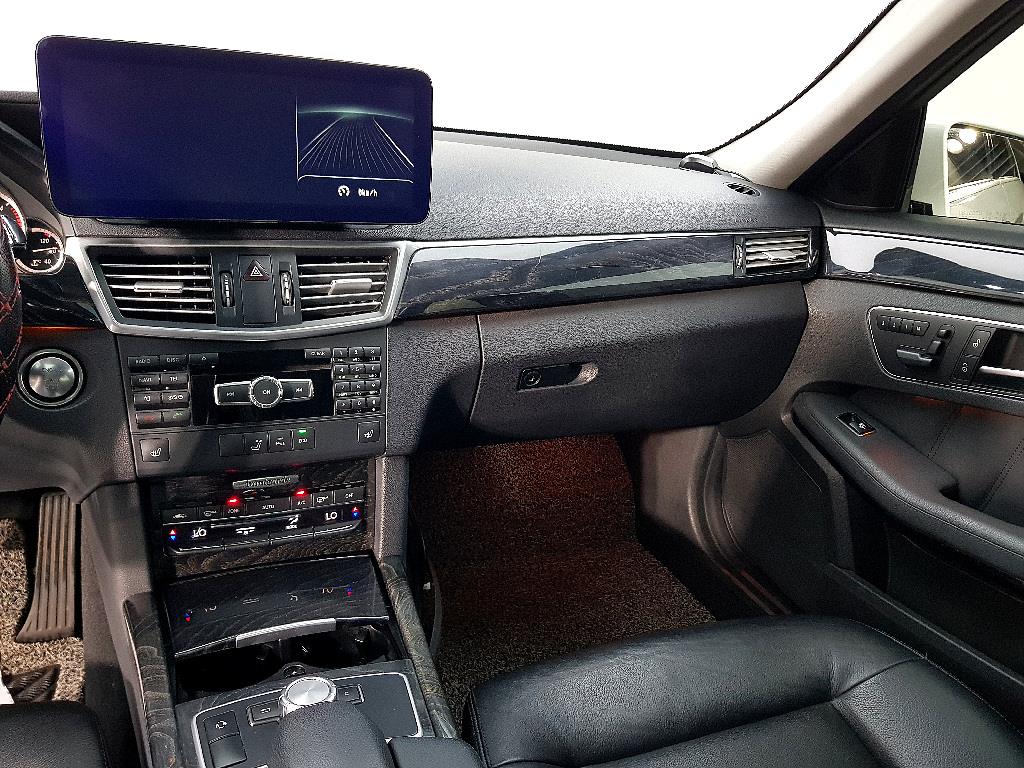 Mercedes Benz E class - Vista 12