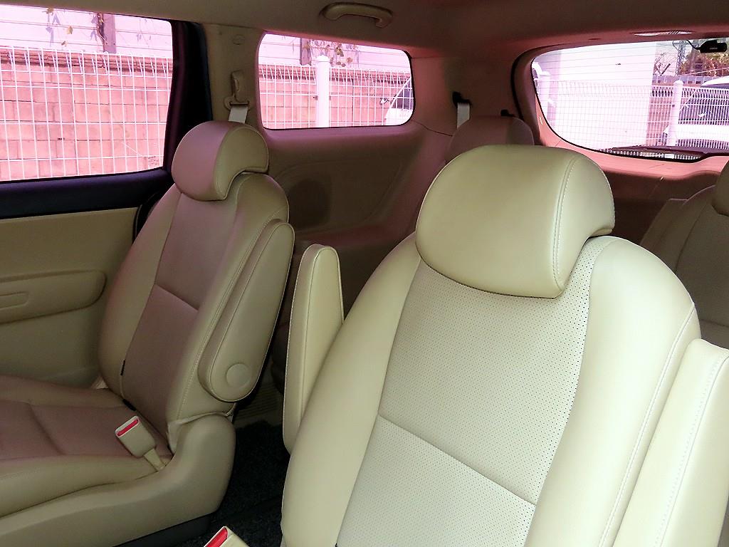 KIA Carnival - Vista 9