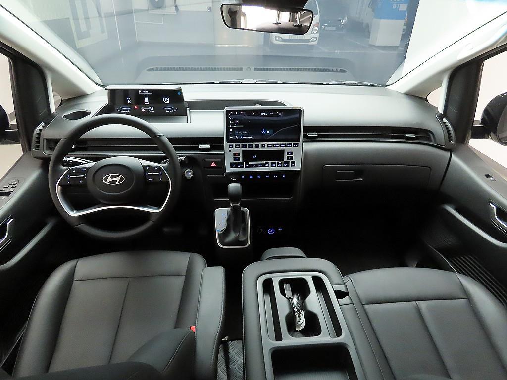 HYUNDAI Staria - Vista 10