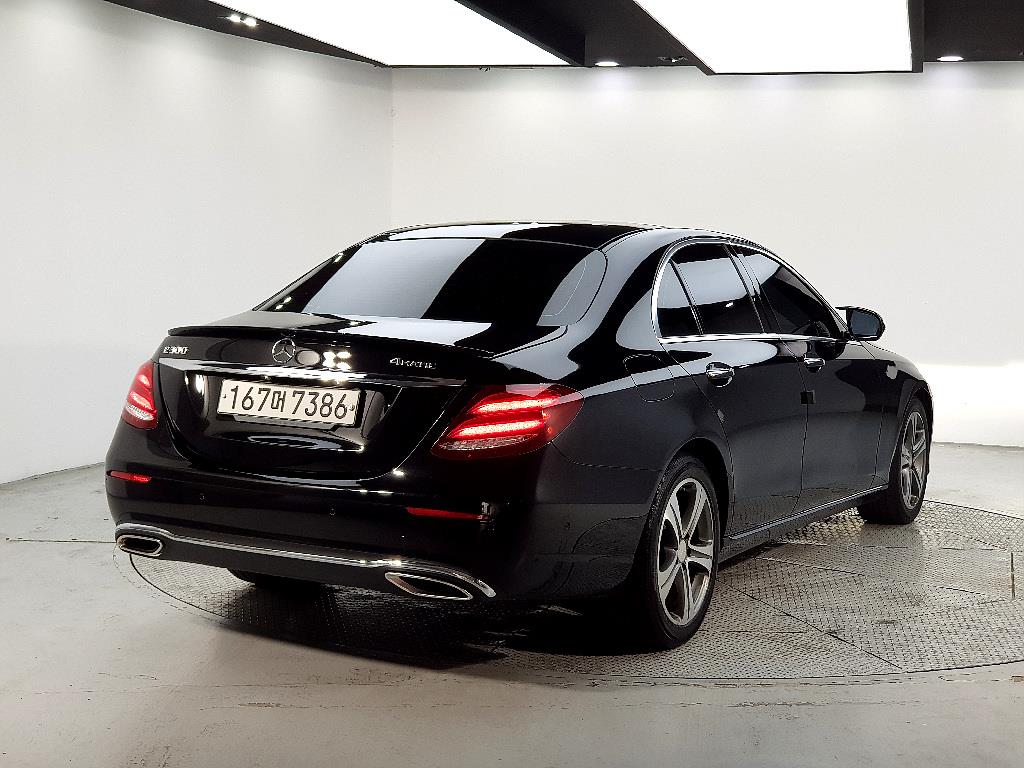 Mercedes Benz E class - Vista 6