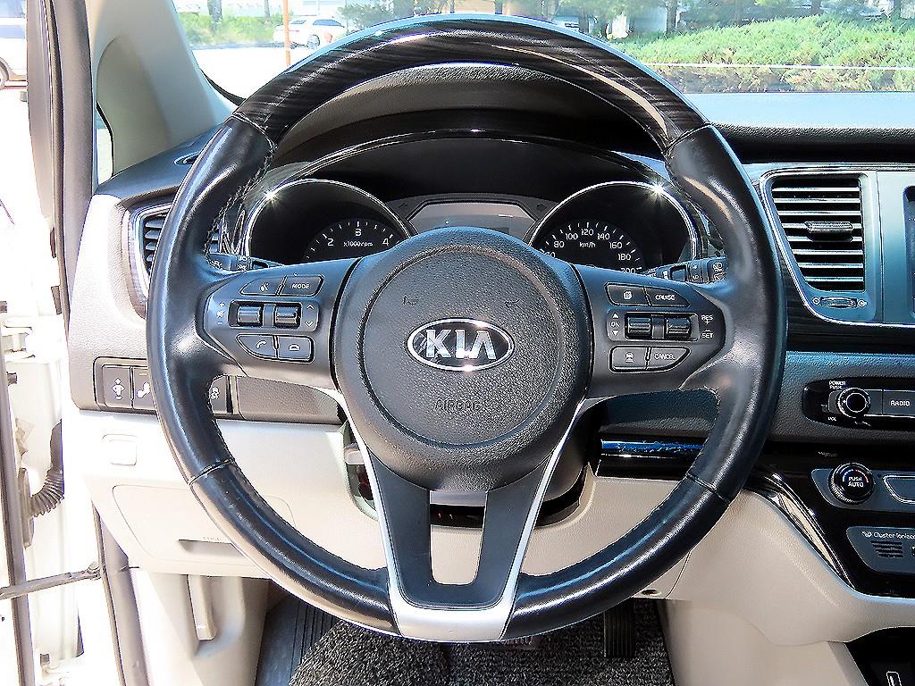 KIA Carnival - Vista 10