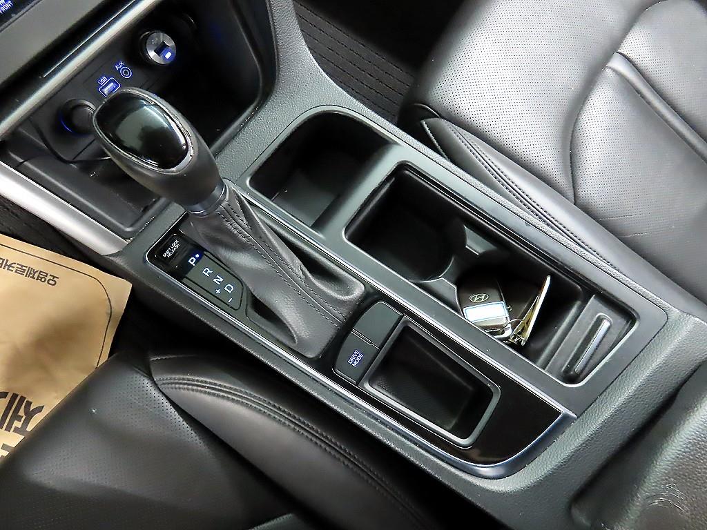 HYUNDAI Sonata - Vista 12