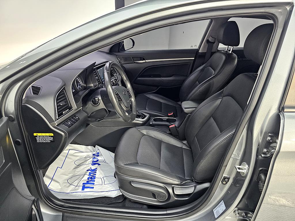 HYUNDAI Avante - Vista 10