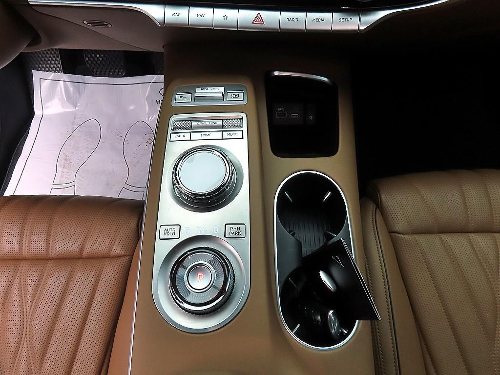Genesis GV70 - Vista 12