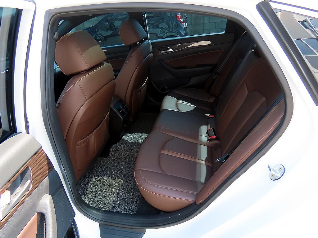 HYUNDAI Sonata - Vista 8