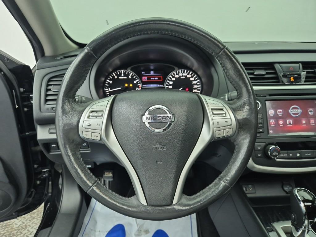 Nissan Altima - Vista 11