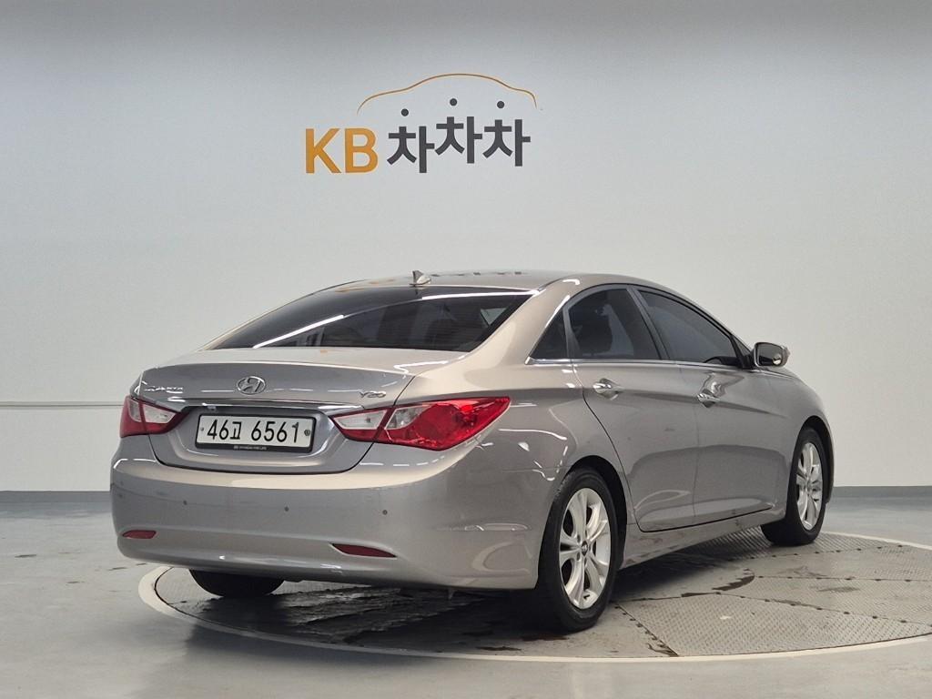 HYUNDAI Sonata - Vista 3
