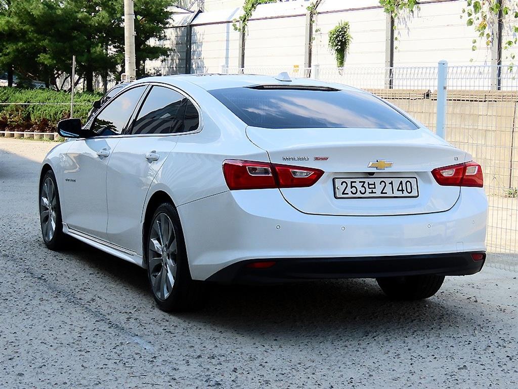 Chevrolet Malibu - Vista 3