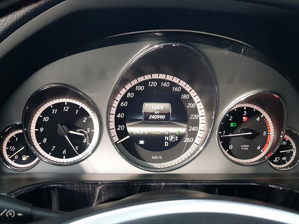 Mercedes Benz E class - Vista 9