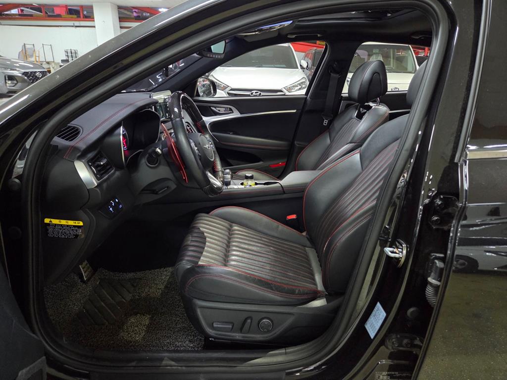 Genesis G70 - Vista 8
