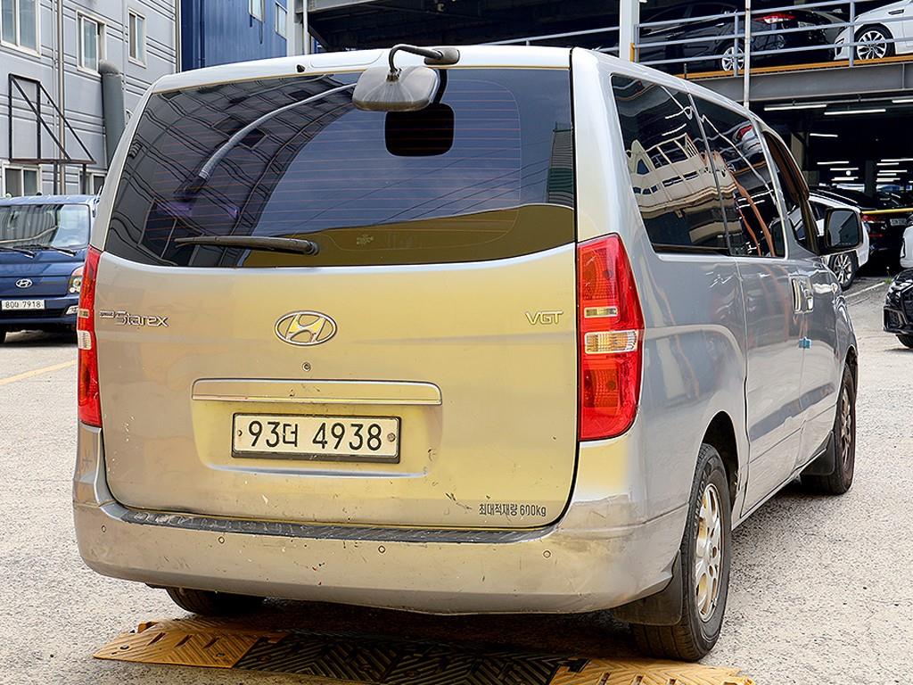 HYUNDAI Starex - Vista 6