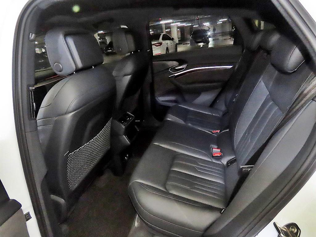 Audi e-Tron - Vista 9