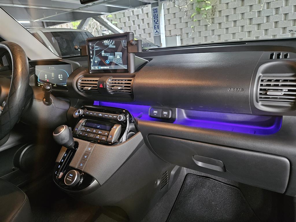 HYUNDAI Casper - Vista 9