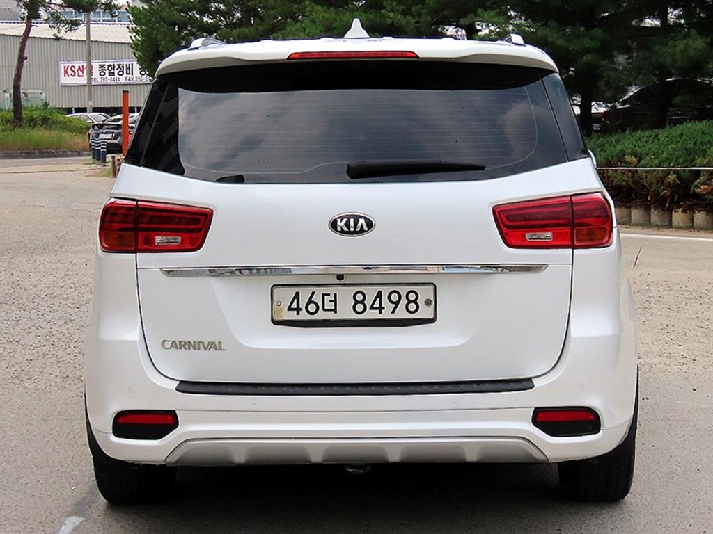 KIA Carnival - Vista 6