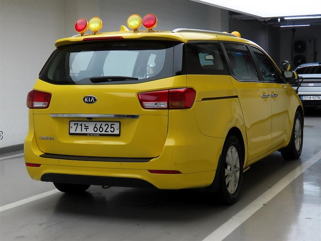 KIA Carnival - Vista 6