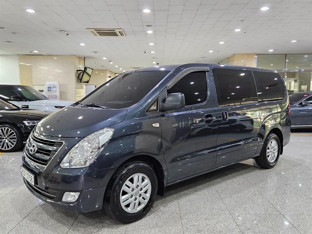 HYUNDAI Starex 2017 Negro - Importación desde Corea - HF Imports Iquique - Foto 1