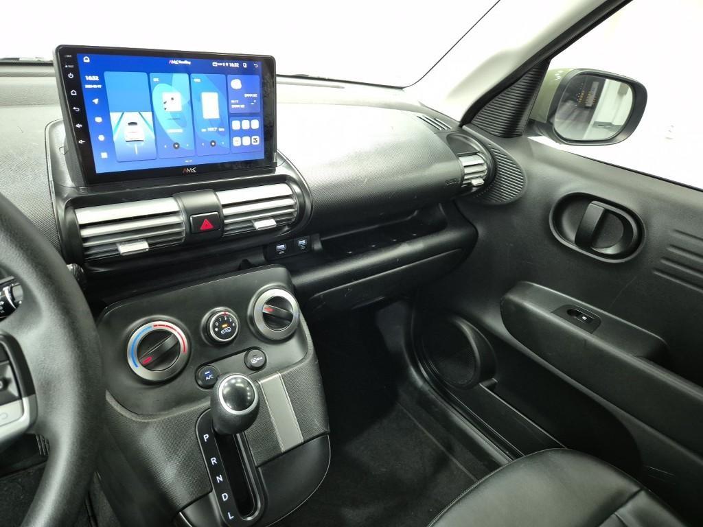 HYUNDAI Casper - Vista 12