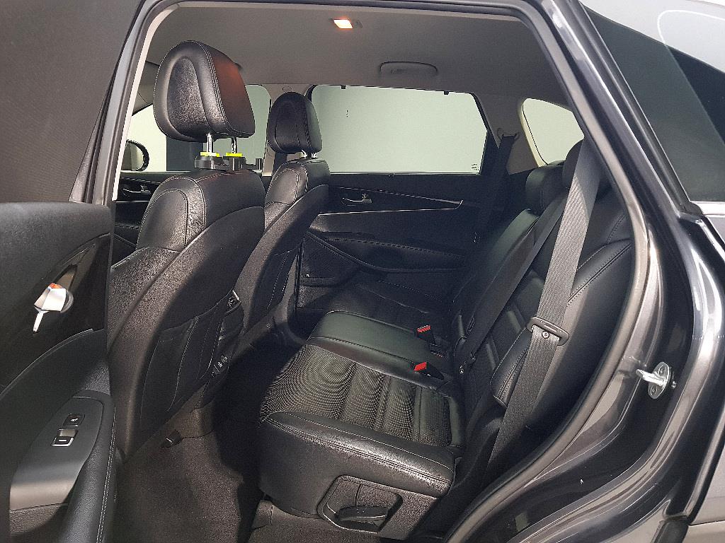 KIA Sorento - Vista 11