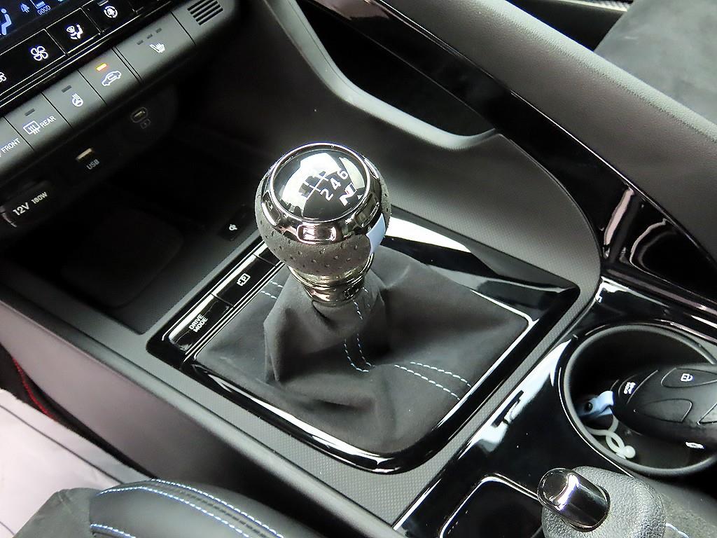 HYUNDAI Avante - Vista 12
